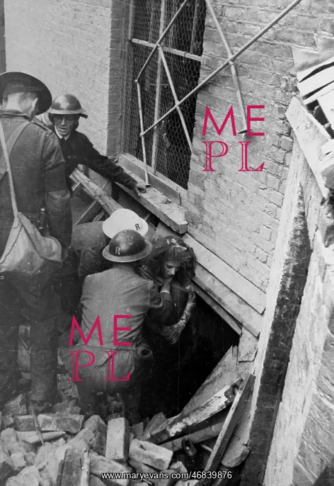 : Blitz in London - rescue squad at work, WW2 : Blitz in London - rescue squad at work, WW2