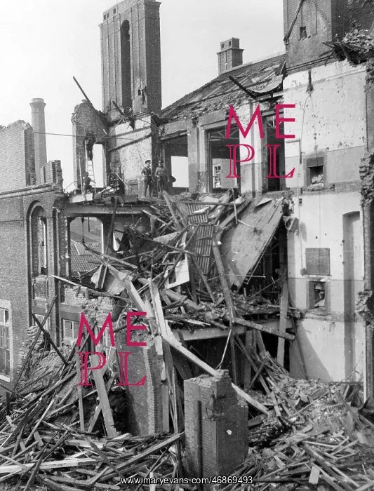 : Blitz in London -- a ruined building, WW2 : Blitz in London -- a ruined building, WW2