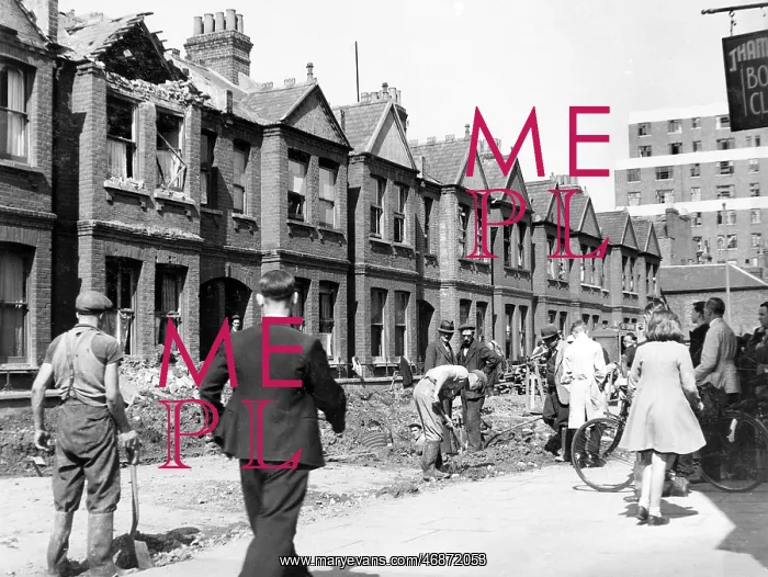 : Blitz in London -- Standish Road, Hammersmith, WW2 : Blitz in London -- Standish Road, Hammersmith, WW2