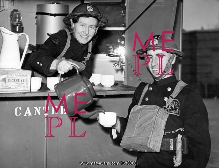 : Blitz in London -- tea break for AFS firefighter, WW2 : Blitz in London -- tea break for AFS firefighter, WW2