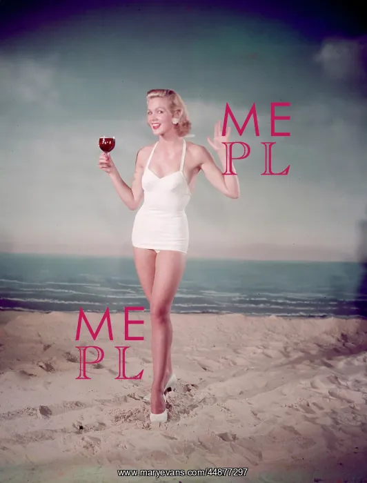 : BLONDE PIN-UP ON BEACH : BLONDE PIN-UP ON BEACH