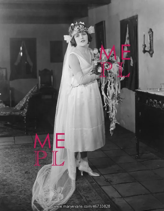 : Blushing bride : Blushing bride