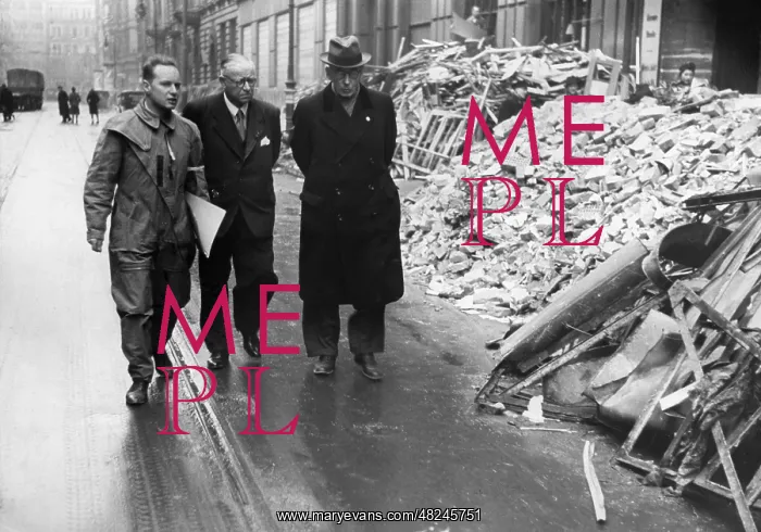 : Board members inspect cleanups, Berlin 1943 : Board members inspect cleanups, Berlin 1943
