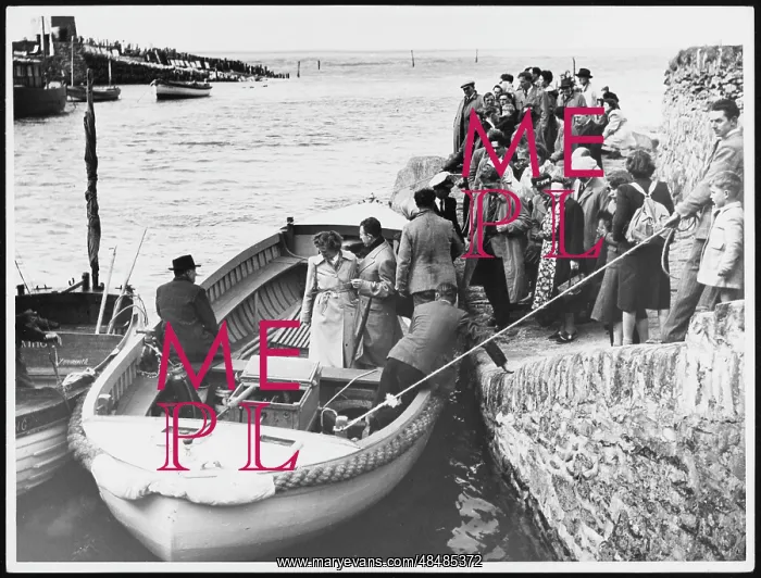 : BOARDING A MOTOR BOAT : BOARDING A MOTOR BOAT