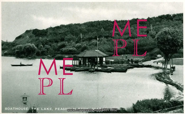 : Boathouse & Lake, Peasholm Park, Scarborough, Yorkshire : Boathouse & Lake, Peasholm Park, Scarborough, Yorkshire