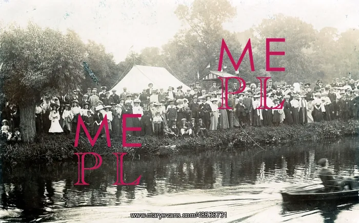 : Boating & Crowds, Henley, Oxfordshire : Boating & Crowds, Henley, Oxfordshire
