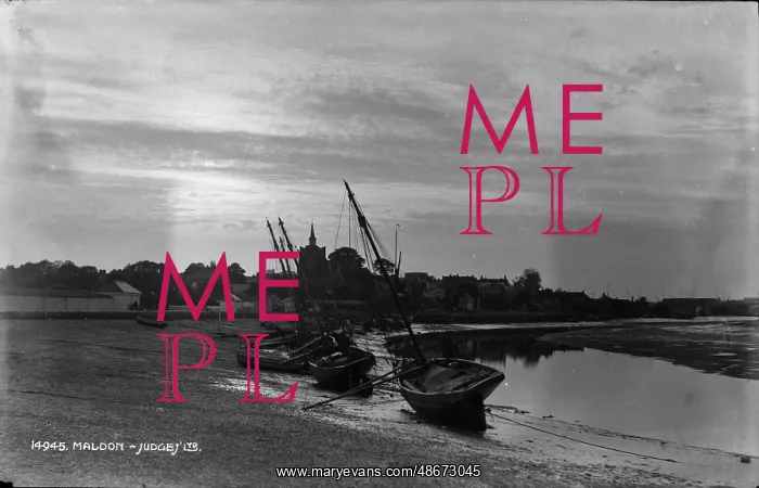 : Boats at Low Tide in Maldon : Boats at Low Tide in Maldon