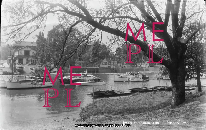 : Boats at Teddington : Boats at Teddington