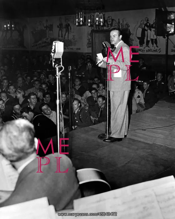 : Bob Hope doing his radio show at the Hollywood ? : Bob Hope doing his radio show at the Hollywood ?