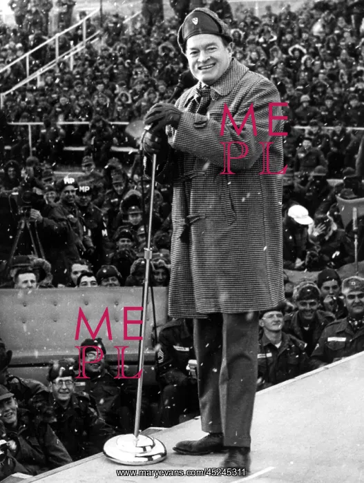 : Bob Hope entertaining the troops in Korea? : Bob Hope entertaining the troops in Korea?