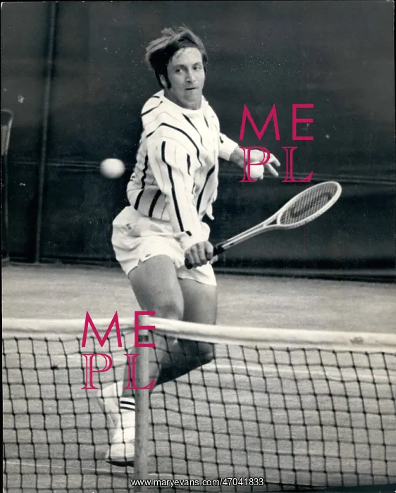 : Bob Lutz in tennis match at Wimbledon : Bob Lutz in tennis match at Wimbledon