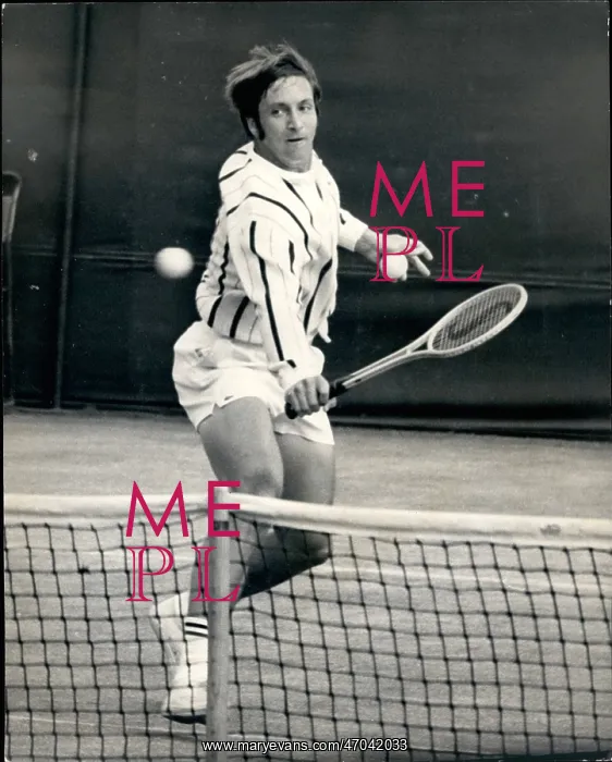 : Bob Lutz in tennis match at Wimbledon : Bob Lutz in tennis match at Wimbledon