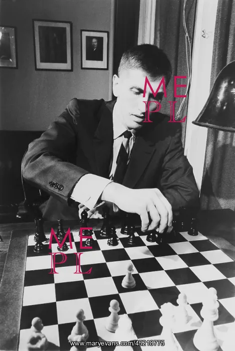 : Bobby Fischer (1943-2008) competing : Bobby Fischer (1943-2008) competing