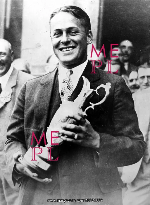 : Bobby Jones with his championshuip cup after ? : Bobby Jones with his championshuip cup after ?