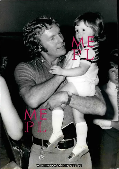 : Bobby Moore with Alan Ball's daughter Keely : Bobby Moore with Alan Ball's daughter Keely