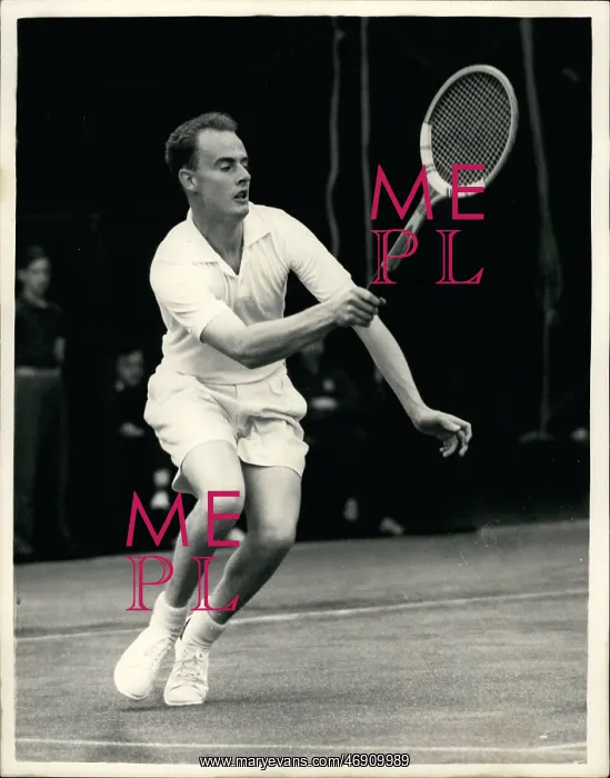 : Bobby Wilson in tennis match at Wimbledon : Bobby Wilson in tennis match at Wimbledon