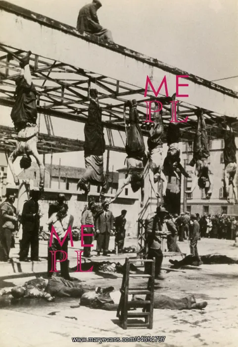 : Bodies of Mussolini and entourage - Milan : Bodies of Mussolini and entourage - Milan