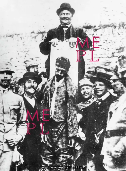  : Body of Cesare Battisti with hangman