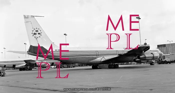 : Boeing 707-320F 5X-UWM : Boeing 707-320F 5X-UWM