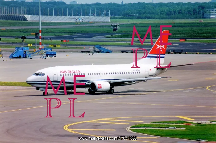 : Boeing 737-382 9H-ADN : Boeing 737-382 9H-ADN