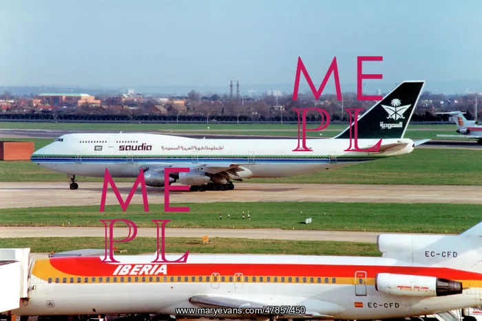: Boeing 747-300 HZ-AIK : Boeing 747-300 HZ-AIK