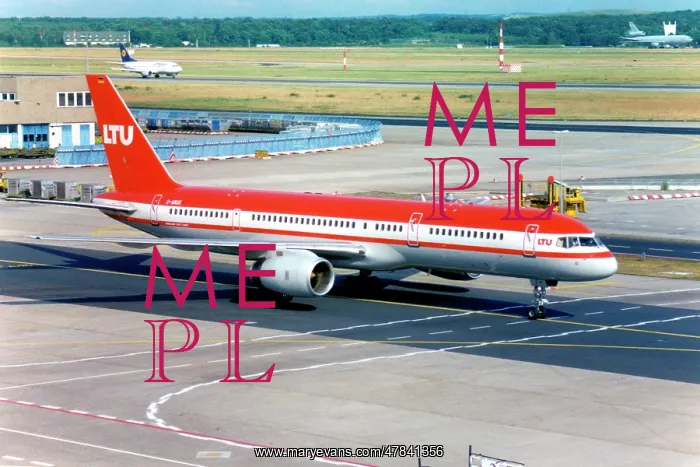 : Boeing 757-225 D-AMUK : Boeing 757-225 D-AMUK