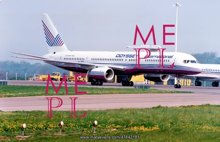: Boeing 757-28A(SF) C-GAWB : Boeing 757-28A(SF) C-GAWB