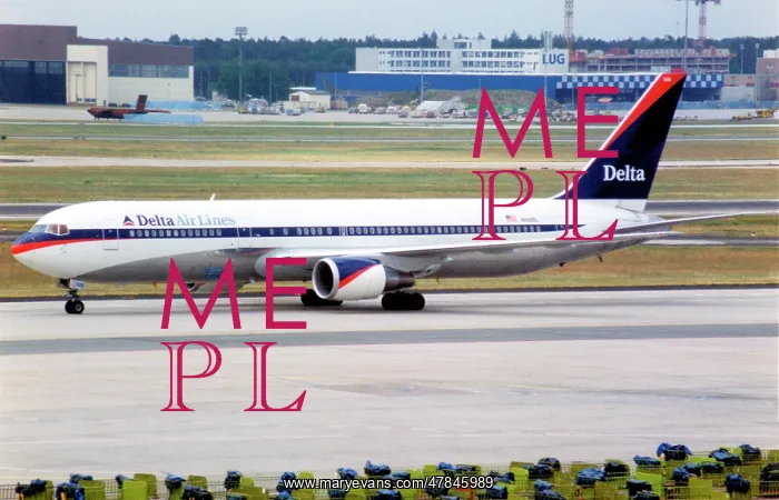 : Boeing 767-300 N156DL : Boeing 767-300 N156DL