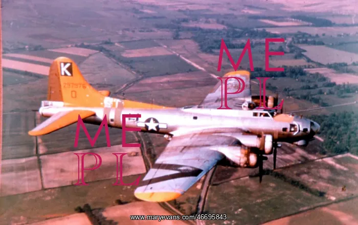  : Boeing B-17G aloft
