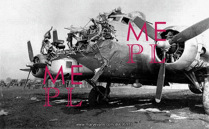 : Boeing B-17G Fortress on its return to England after fl : Boeing B-17G Fortress on its return to England after fl