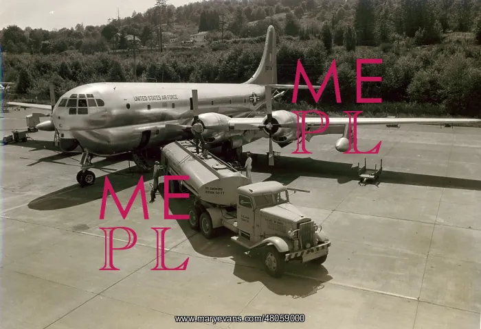 : A Boeing KC-97G takes on fuel : A Boeing KC-97G takes on fuel