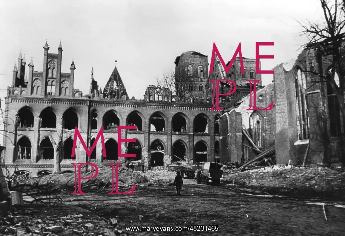 : Bomb damage to the cathedral museum and cathedral in Lue : Bomb damage to the cathedral museum and cathedral in Lue