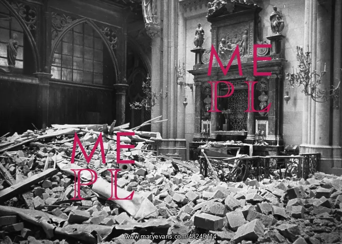 : Bomb damage to the Cologne Cathedral, 1943 : Bomb damage to the Cologne Cathedral, 1943
