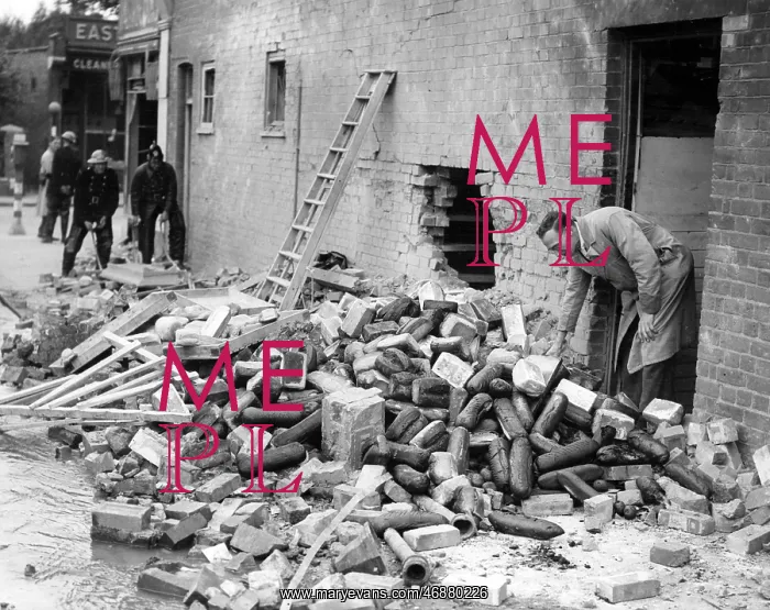 : Bomb damage in a London suburb, WW2 : Bomb damage in a London suburb, WW2