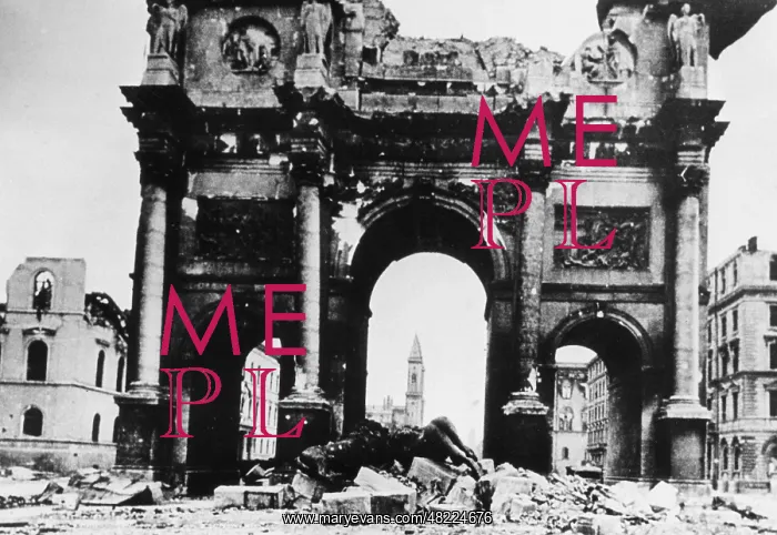 : Bomb damage to the Siegestor, University and the Ludwigs : Bomb damage to the Siegestor, University and the Ludwigs
