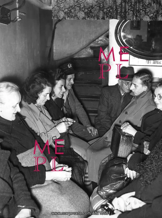 : Bomb shelter in Berlin, 1940 : Bomb shelter in Berlin, 1940