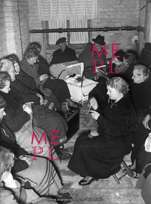 : Bomb shelter in Berlin, 1940 : Bomb shelter in Berlin, 1940