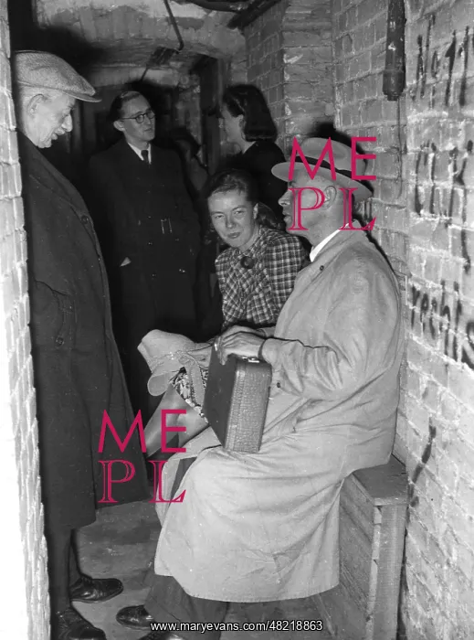 : Bomb shelter in Berlin, 1940 : Bomb shelter in Berlin, 1940