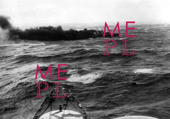 : Bombardment of a British destroyer, 1940 : Bombardment of a British destroyer, 1940