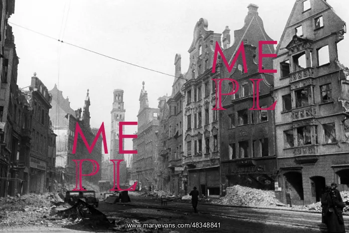 : Bombed Maximilianstrasse in Augsburg, around 1944 : Bombed Maximilianstrasse in Augsburg, around 1944