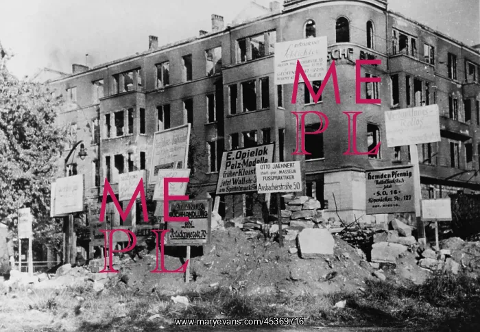 : Bombed-out building in Wittenberg Platz, Berlin : Bombed-out building in Wittenberg Platz, Berlin