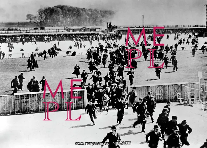 : Bombing of the Longchamp Racecourse, 1943 : Bombing of the Longchamp Racecourse, 1943
