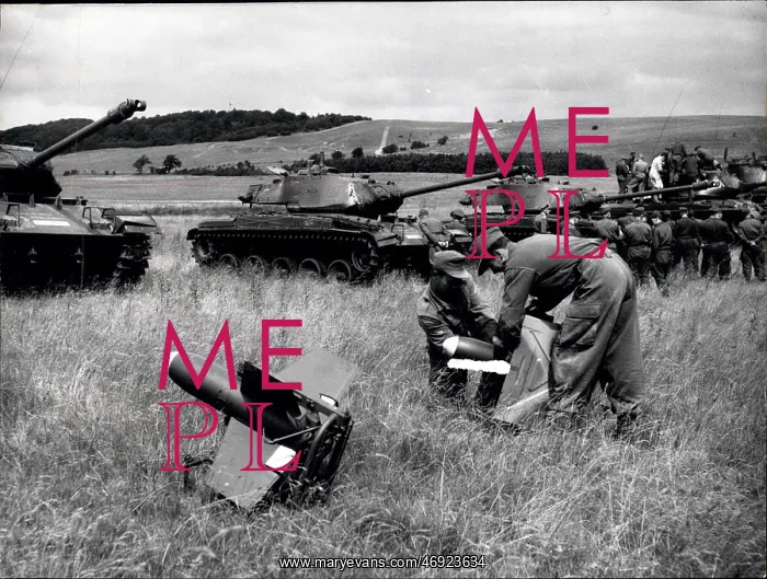 : Bombs - Guns - Weapons : Bombs - Guns - Weapons