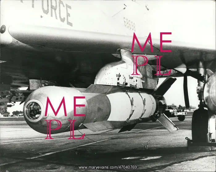 : Bombs - Guns - Weapons : Bombs - Guns - Weapons