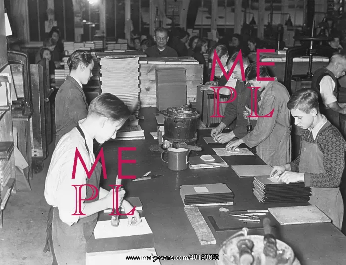 : Bookbinding apprentices, 1941 : Bookbinding apprentices, 1941