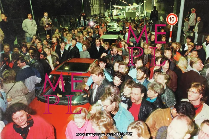 : Border crossing in Berlin (InvalidenstraYe) after openin : Border crossing in Berlin (InvalidenstraYe) after openin