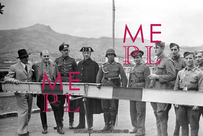 : Border post at the French-Spanish border, 1940 : Border post at the French-Spanish border, 1940