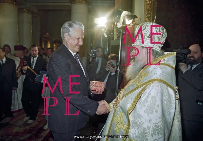 : Boris Yeltsin attends Easter service, 1991 : Boris Yeltsin attends Easter service, 1991