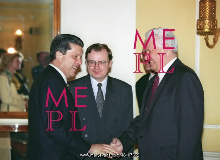 : Boris Yeltsin and Federico Mayor : Boris Yeltsin and Federico Mayor