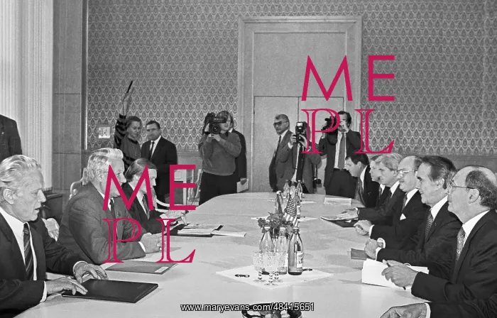 : Boris Yeltsin to meet US senators, 1990 : Boris Yeltsin to meet US senators, 1990
